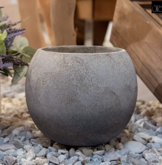 Urban Trends: Tamara Terracotta Round Pot